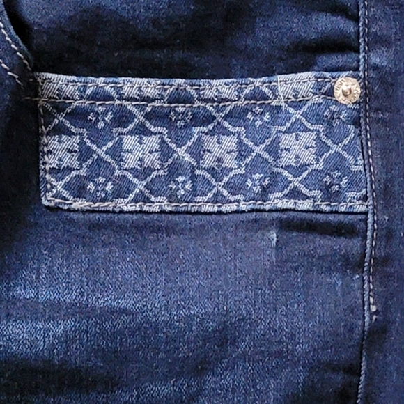 DkIN Capris Jean Med Wash Plus Size 24W - Picture 7 of 9